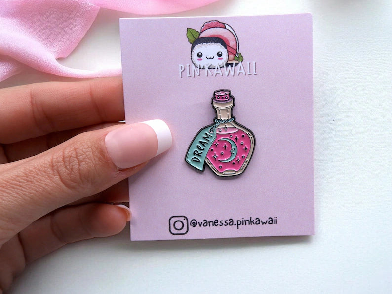 Pin's Broche Email | Fiole d'Amour | Potion Magique | Sérum d'amoureux | Sorcier | Kawaii