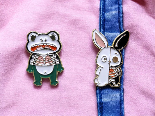 Pin's Broche Email | Grenouille Lapin | Moitié Squelette | Grenouille | Kawaii | Fun | Humour