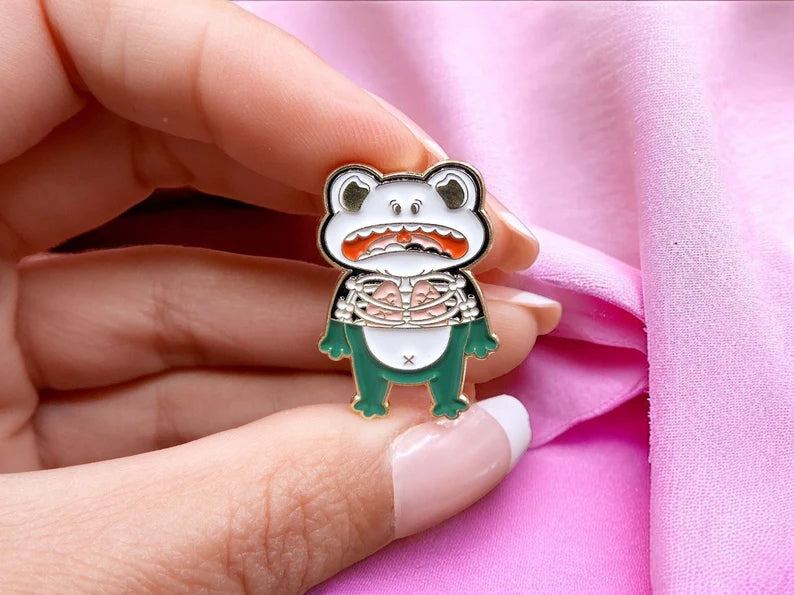 Pin's Broche Email | Grenouille Lapin | Moitié Squelette | Grenouille | Kawaii | Fun | Humour