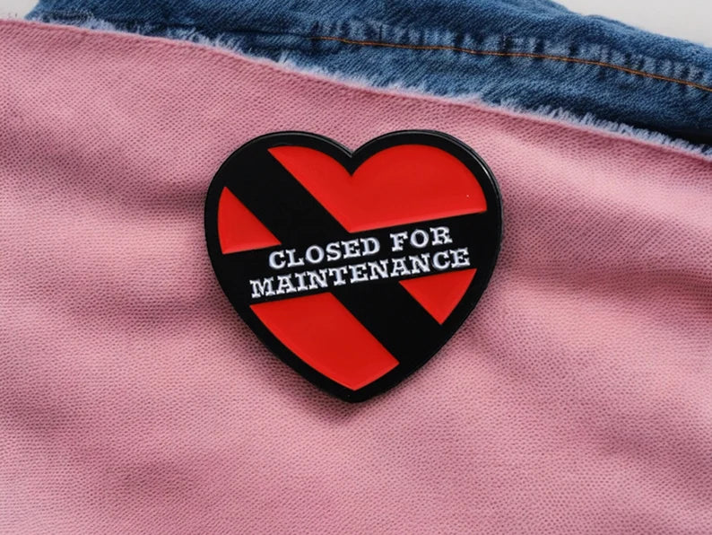 Pin's Broche Email | Close for Maintenance Coeur Humour | Kawaii | Amour Fun