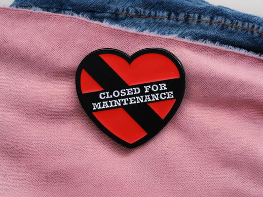 Pin's Broche Email | Close for Maintenance Coeur Humour | Kawaii | Amour Fun