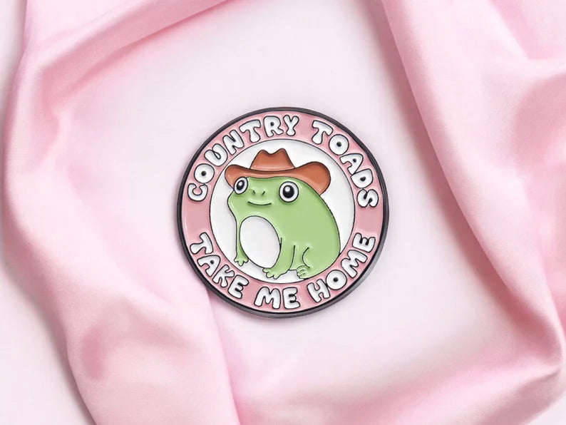 Pin's Broche Email | Animaux Bande Dessinée | Badge | Humour | Kawaii | Mignon | Grenouille Capy Poussin