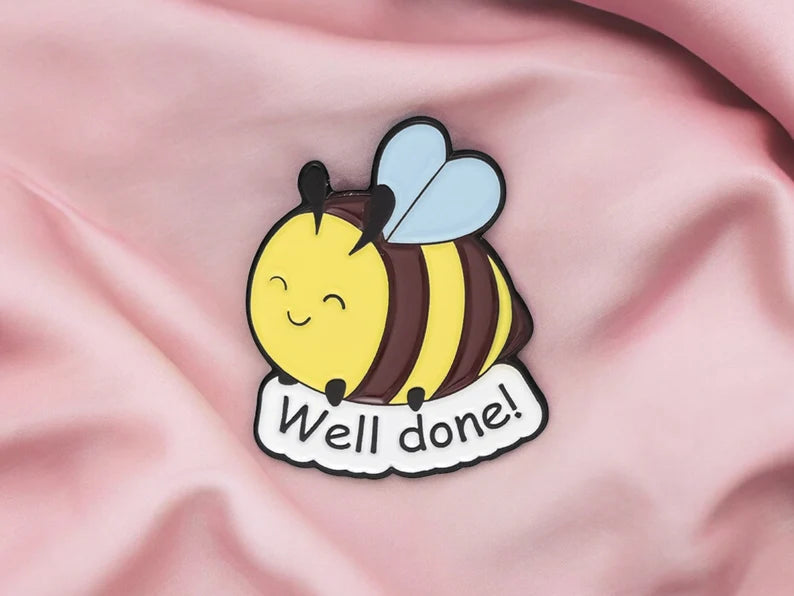 Pin's Broche Email | Dessin Animé Abeille Fleur Well Done Great Job | Printemps | Kawaii | Mignon