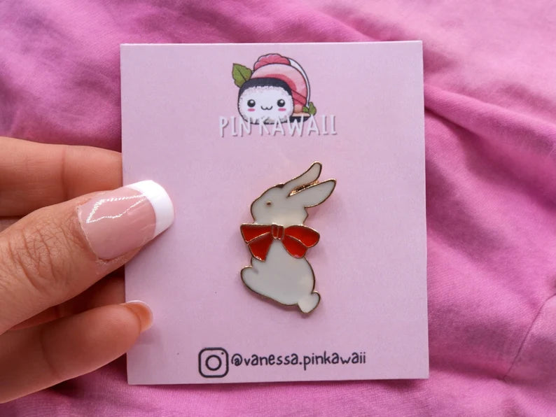 Pin's Broche Email | Alice aux Pays des Merveilles | Lapin En Retard Alice | Kawaii Mignon