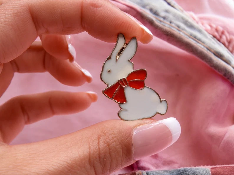 Pin's Broche Email | Alice aux Pays des Merveilles | Lapin En Retard Alice | Kawaii Mignon