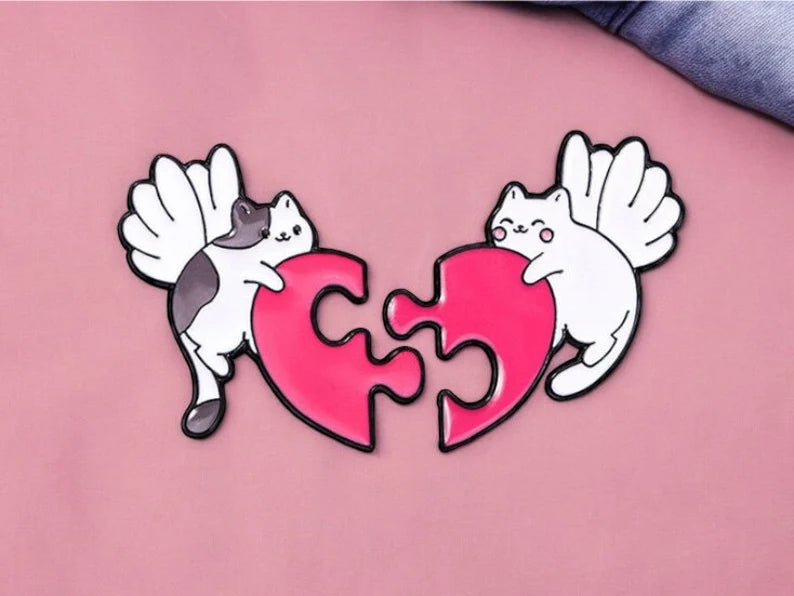 Lot de 2 Pin's Broche Email | A partager | Coeur couper en 2 | BFF ou Couple | Kawaii | Mignon Chat Coeur