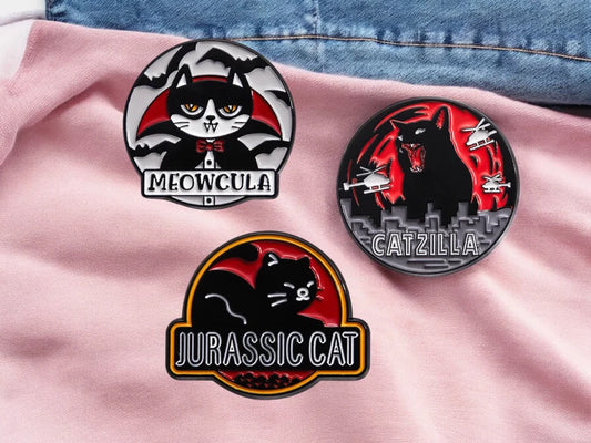 Pin's Broche Email | Bande dessinée Chat Humour | Parodie | JurrassicCat CatZilla Meowcula | Kawaii | Mignon