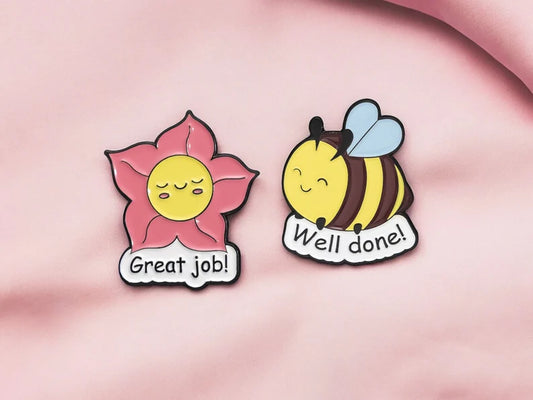 Pin's Broche Email | Dessin Animé Abeille Fleur Well Done Great Job | Printemps | Kawaii | Mignon