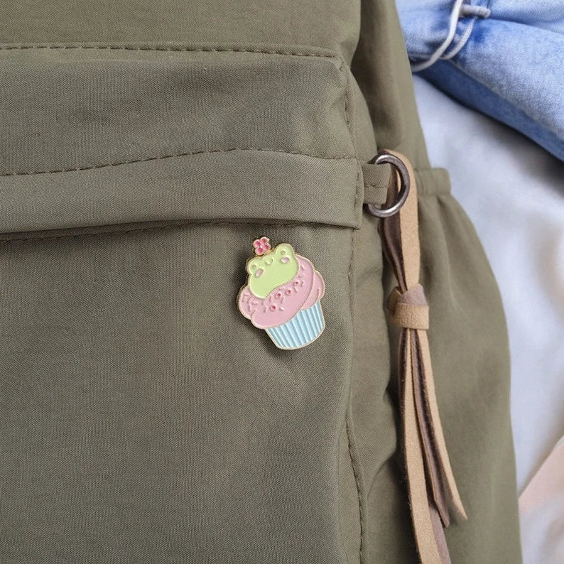 Pin's Broche Email | Grenouille Muffin ou Smootie | Amoureux des Grenouilles | Grenouille | Kawaii | Fun | Humour