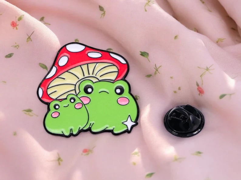 Pin's Broche Email | Grenouille Champignon | Forestier | Kawaii | Fun | Mignon Dessin Animé