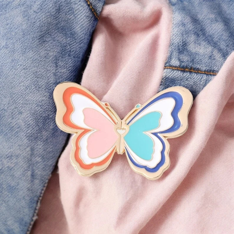 Set of 2 Enamel Brooch Pins | To share | Butterfly cut in 2 | BFF or Couple | Kawaii | Cute Butterfly