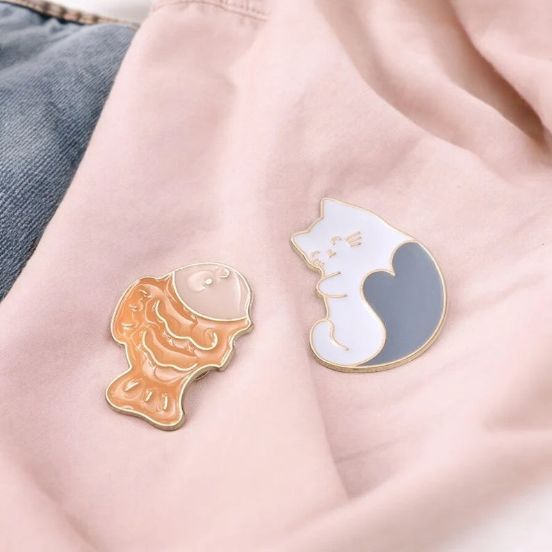 Lot de 2 Pin's Broche Email | A partager | Chat Poisson couper en 2 | BFF ou Couple | Kawaii | Mignon