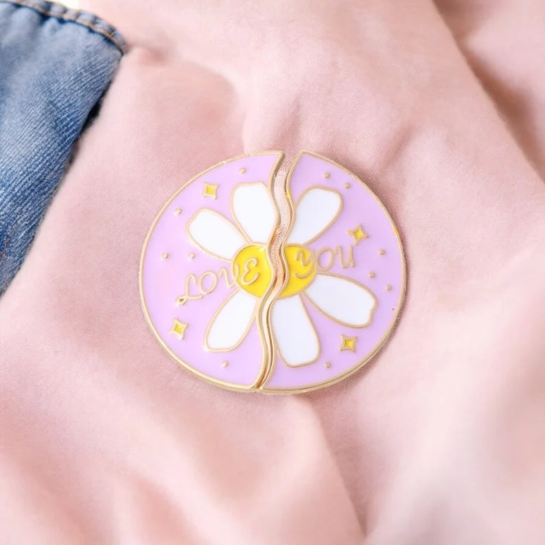 Lot de 2 Pin's Broche Email | A partager | Fleur Love You couper en 2 | BFF ou Couple | Kawaii | Mignon