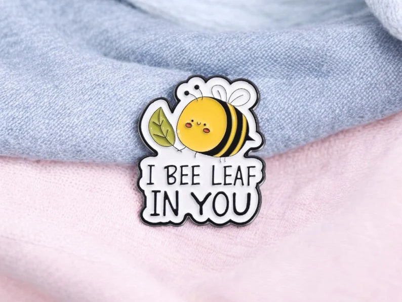 Pin's Broche Email | Dessin Animé Abeille | Jeu de Mots Bee Mine, Let it Bee | Kawaii | Mignon Humour Fun