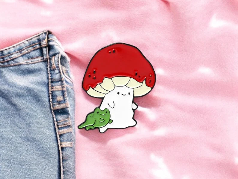 Pin's Broche Email | Grenouille Champignon | Forestier | Kawaii | Fun | Mignon Dessin Animé