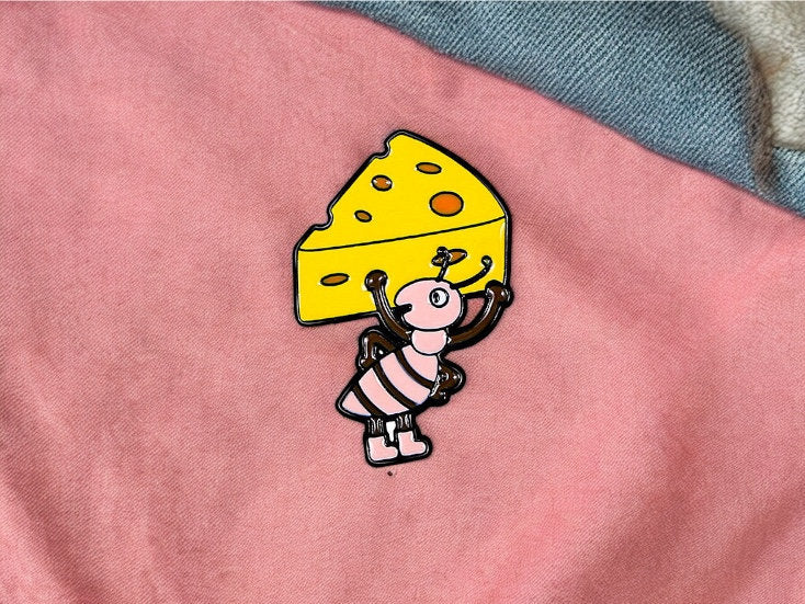 Pin's Broche Email | Fourmi qui porte un Fromage | Kawaii | Fun Dessin Animé