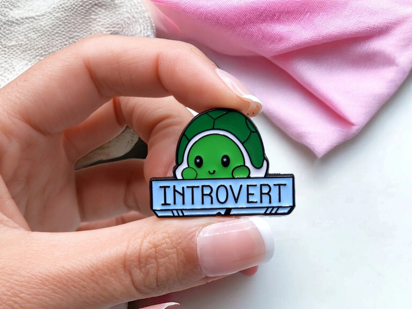 Pin's Broche Email | Tortue Introvert | Introverti Humour | Tortue | Kawaii | Fun | Humour