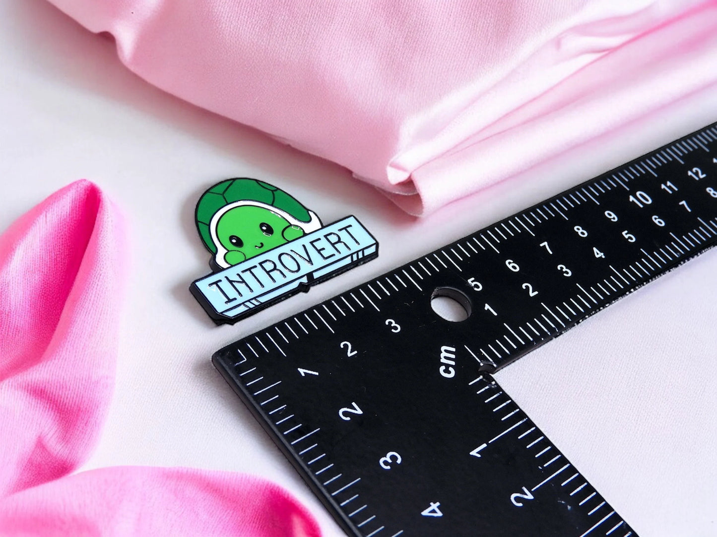 Pin's Broche Email | Tortue Introvert | Introverti Humour | Tortue | Kawaii | Fun | Humour