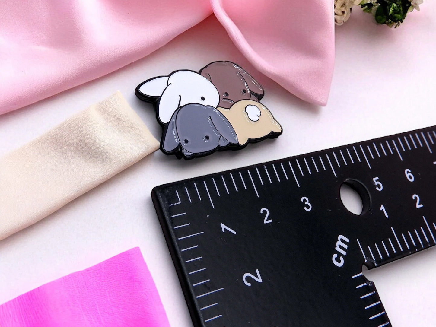 Pin's Broche Email | Pile de Lapins | Calins de Lapins | Mignon | Kawaii