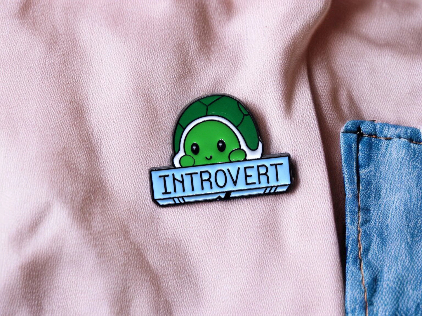 Pin's Broche Email | Tortue Introvert | Introverti Humour | Tortue | Kawaii | Fun | Humour