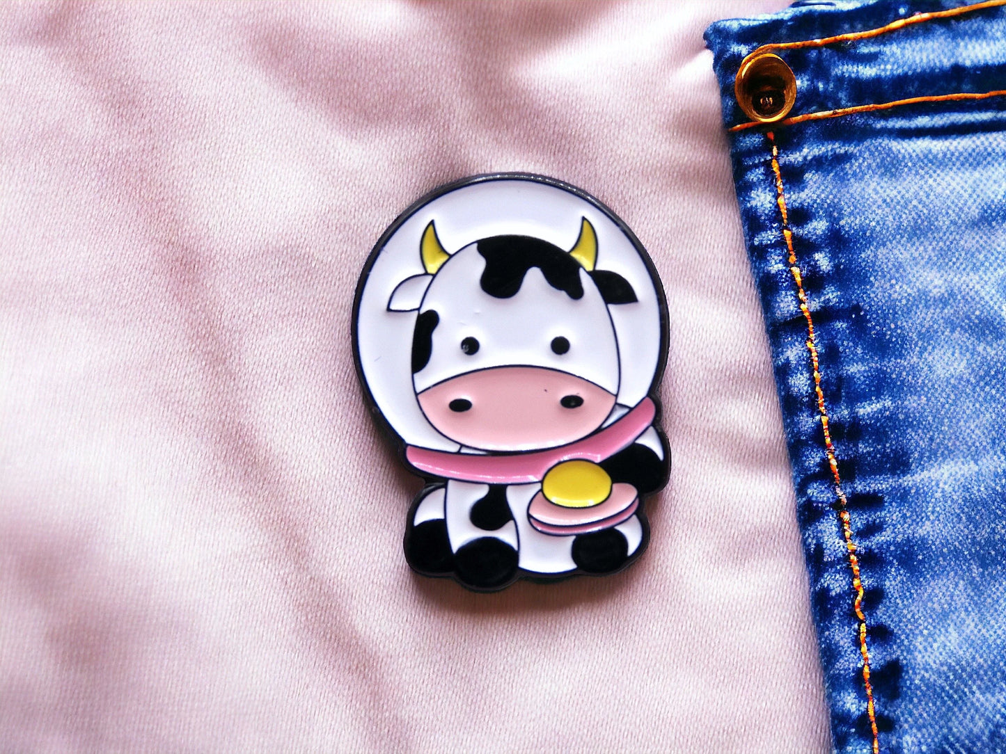 Pin's Broche Email | Vache Astronaute | Kawaii | Cosmonaute