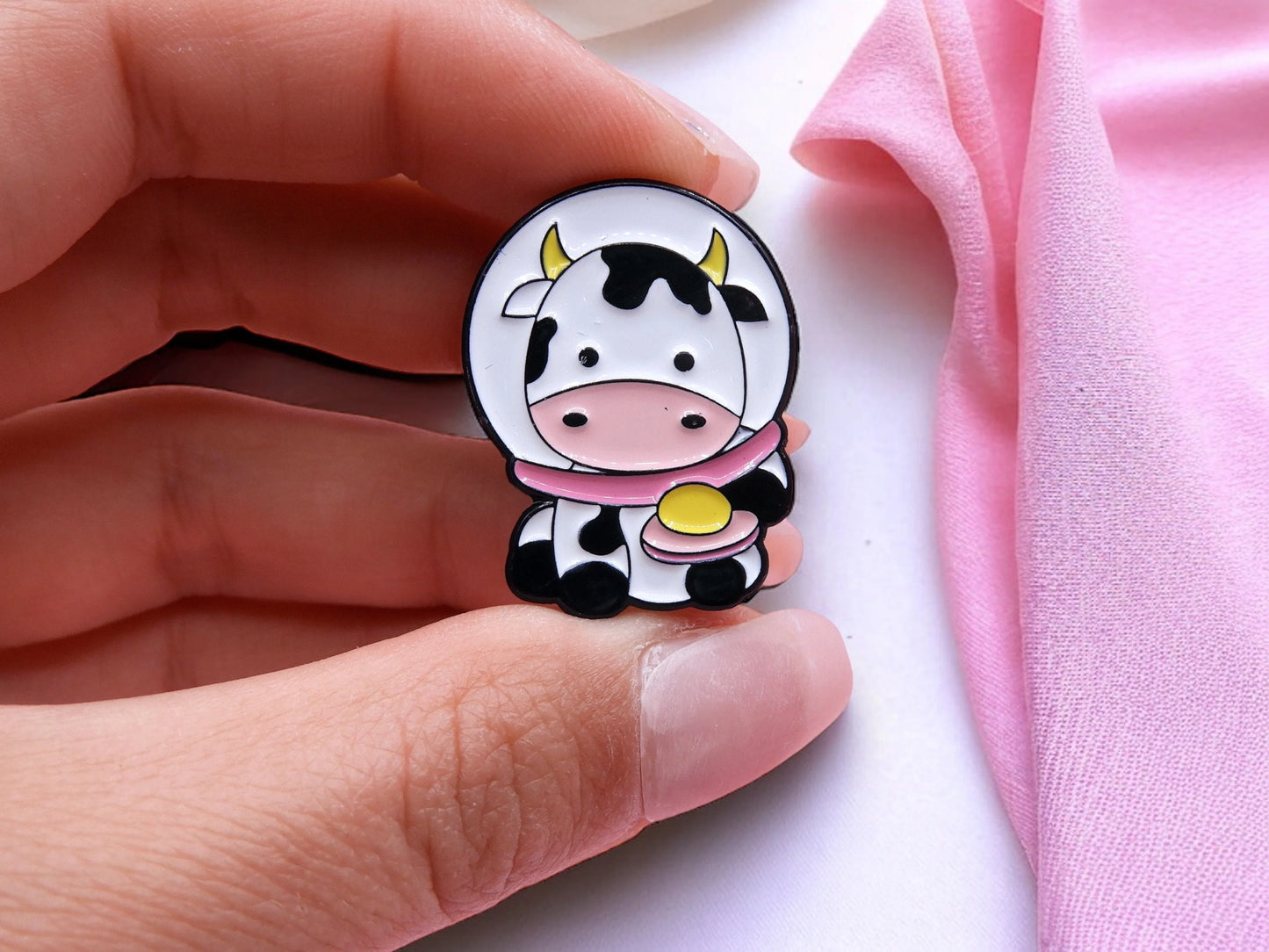 Pin's Broche Email | Vache Astronaute | Kawaii | Cosmonaute