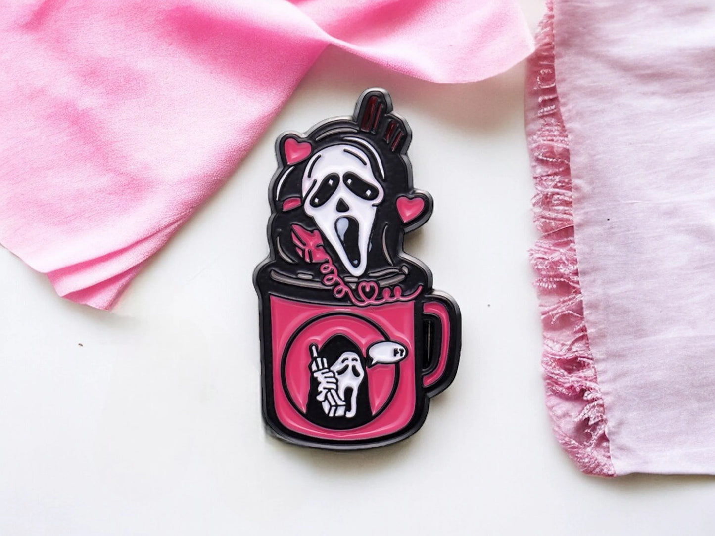 Pin's Broche Email | Film d'horreur | Café | Kawaii | Fun | Humour