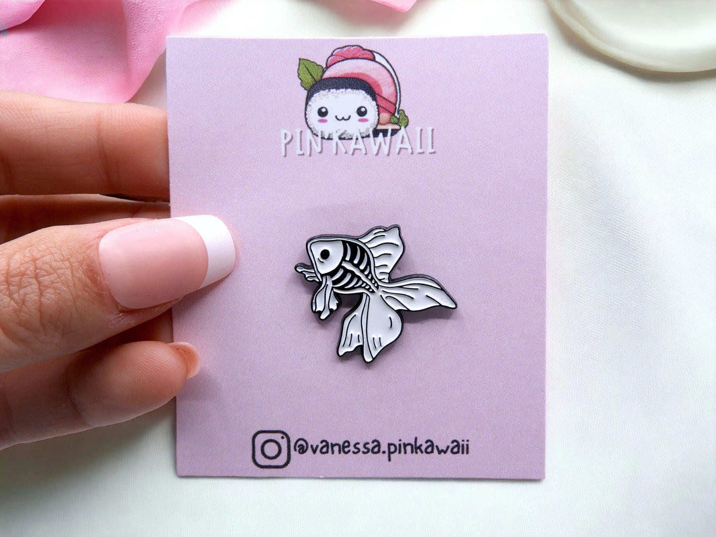 Pin's Broche Email | Poisson Arrête | Squelette de Poisson | Kawaii | Fun | Humour