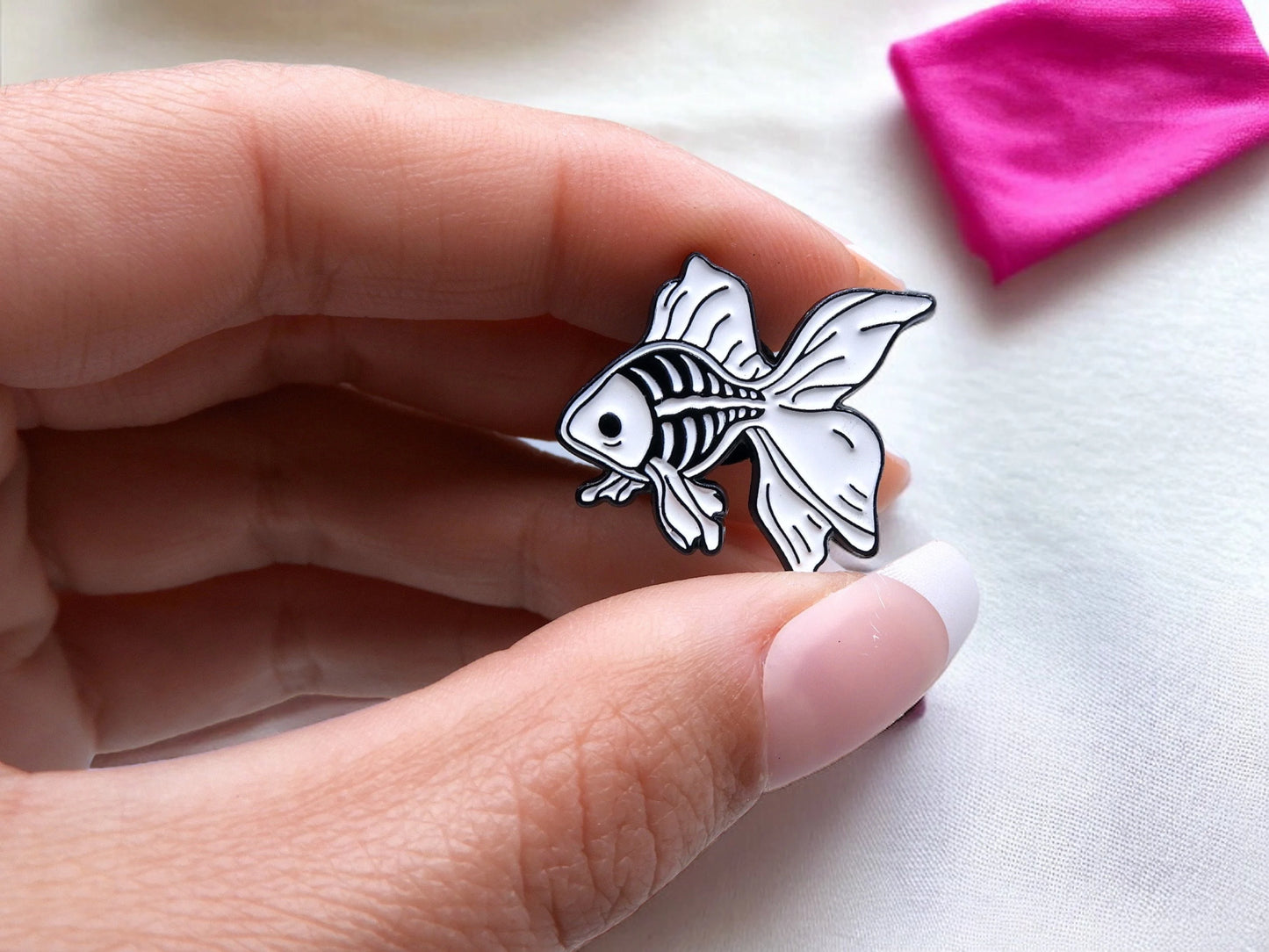 Pin's Broche Email | Poisson Arrête | Squelette de Poisson | Kawaii | Fun | Humour