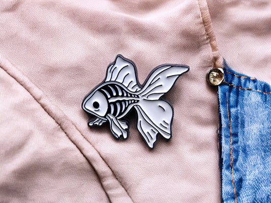 Pin's Broche Email | Poisson Arrête | Squelette de Poisson | Kawaii | Fun | Humour