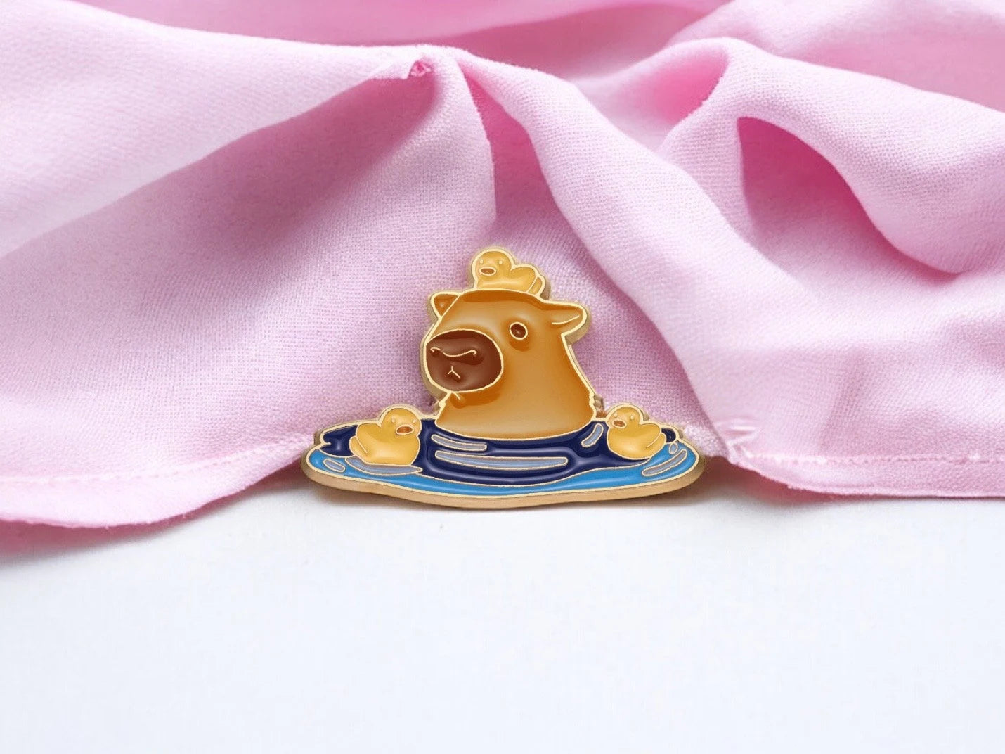 Pin's Broche Email | Cappy Mignon Avec Canard | Cappy | Kawaii | Fun | Humour Mignon