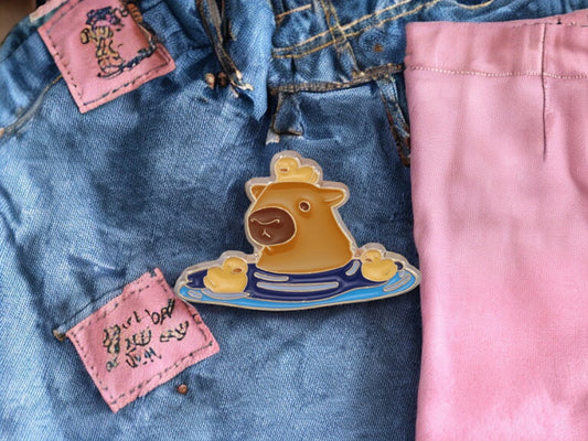 Pin's Broche Email | Cappy Mignon Avec Canard | Cappy | Kawaii | Fun | Humour Mignon