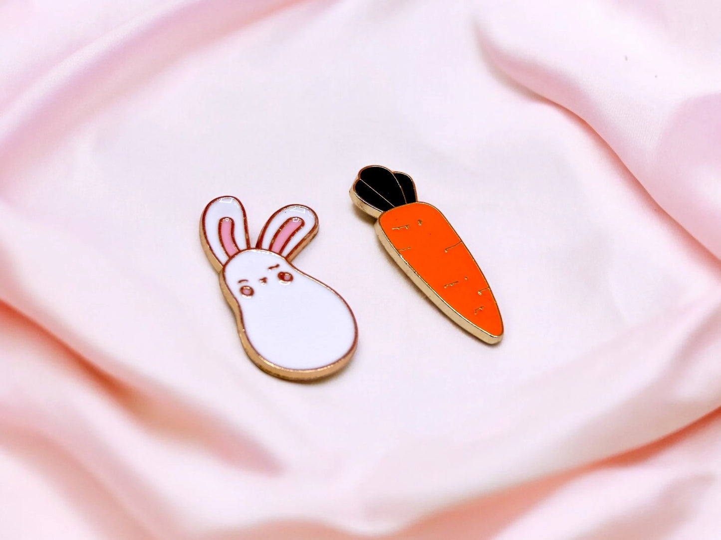 Lot de 2 Pin's Broche Email | Carotte & Lapin | Mignon | Kawaii | Fun