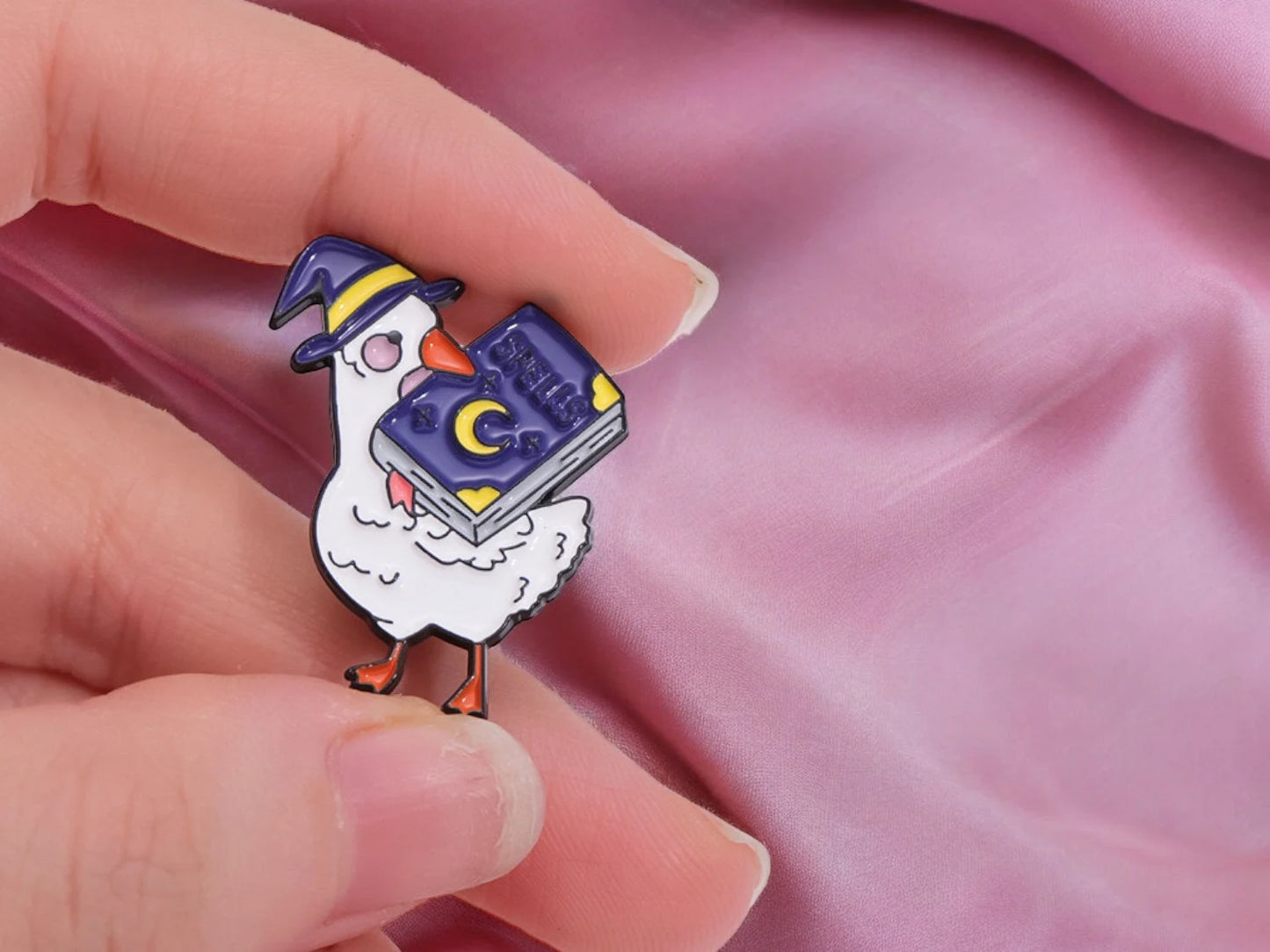 Pin's Broche Email | Canard Sorcier | Chapeau de Sorcier | Magie Livre Abracadabra | Kawaii | Fun | Humour