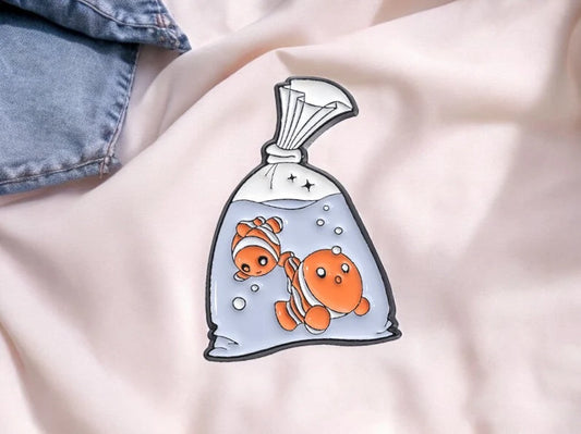 Pin's Broche Email | Poisson Clown | Sac de Poisson Clown Aquarium | Kawaii | Fun | Humour